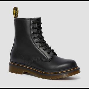 Dr Martens 1460 Smooth Leather Boots in Black.